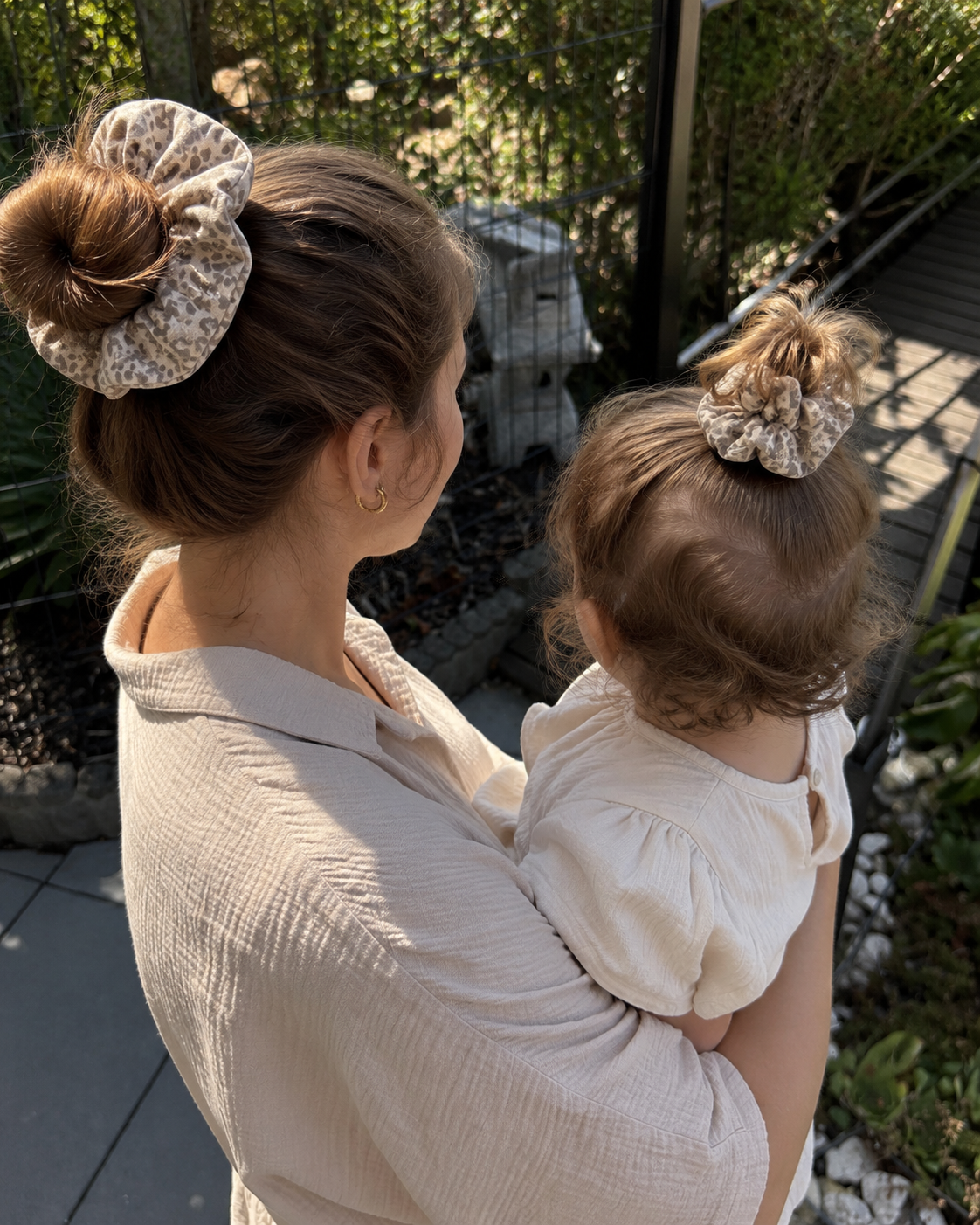 Handmade Scrunchie „Leo Greige“