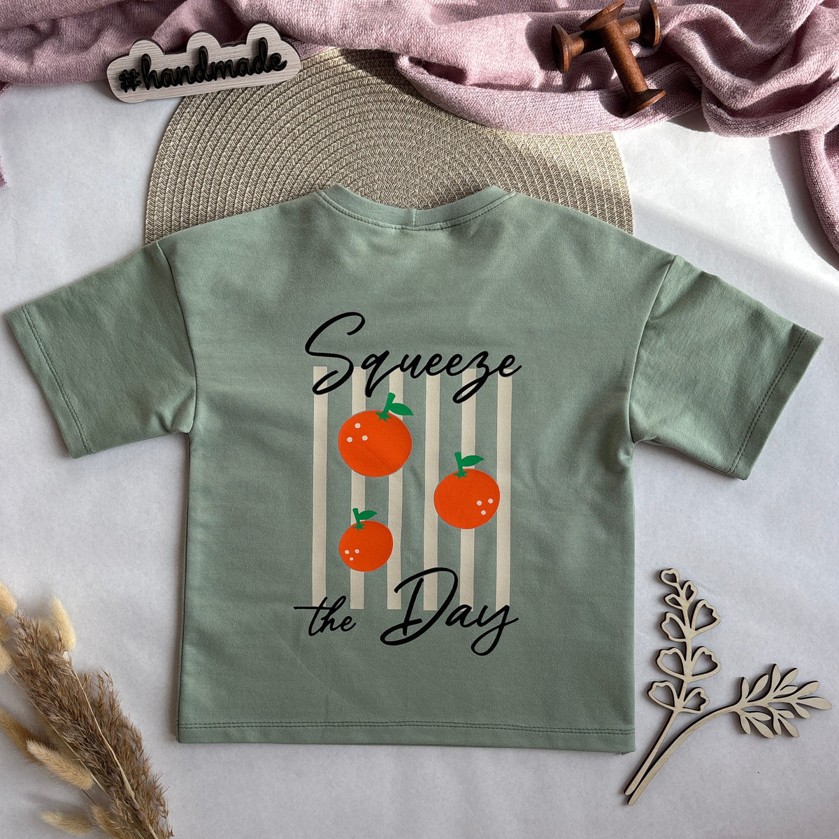 Handmade Oversized T-Shirt „Squeeze the Day"