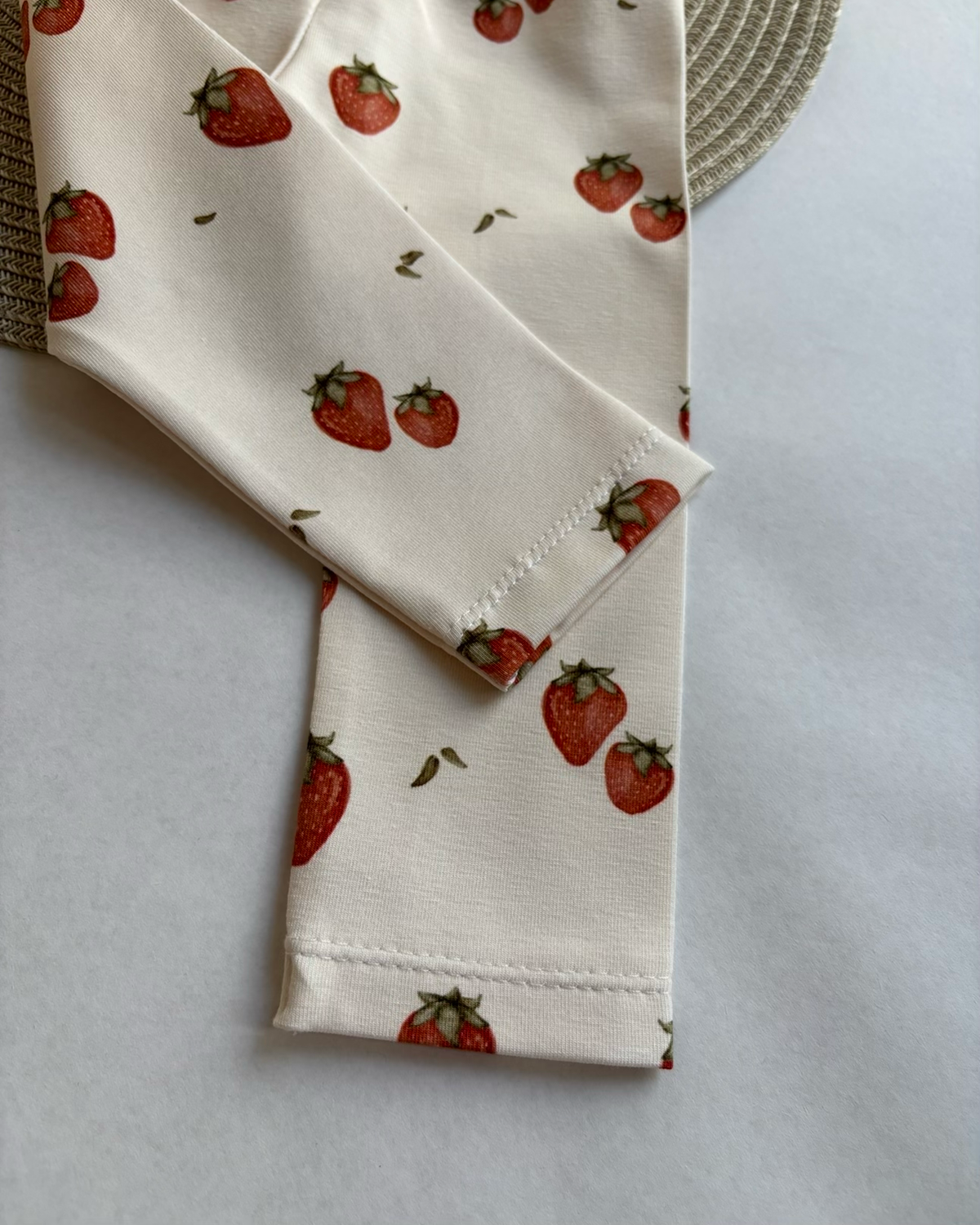 Handmade Leggings „Erdbeeren“