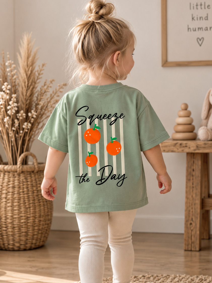 Handmade Oversized T-Shirt „Squeeze the Day"