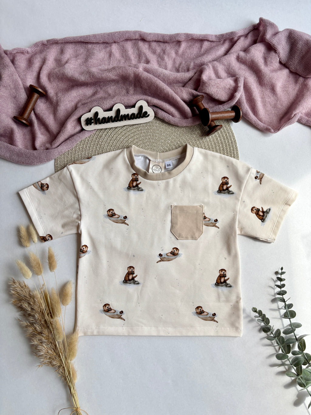 Handmade Oversized T-Shirt „Otter“