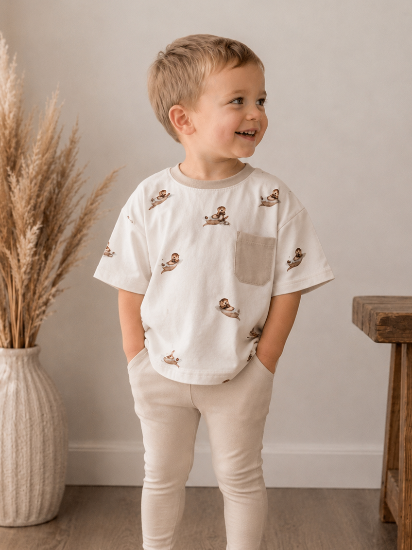 Handmade Oversized T-Shirt „Otter“