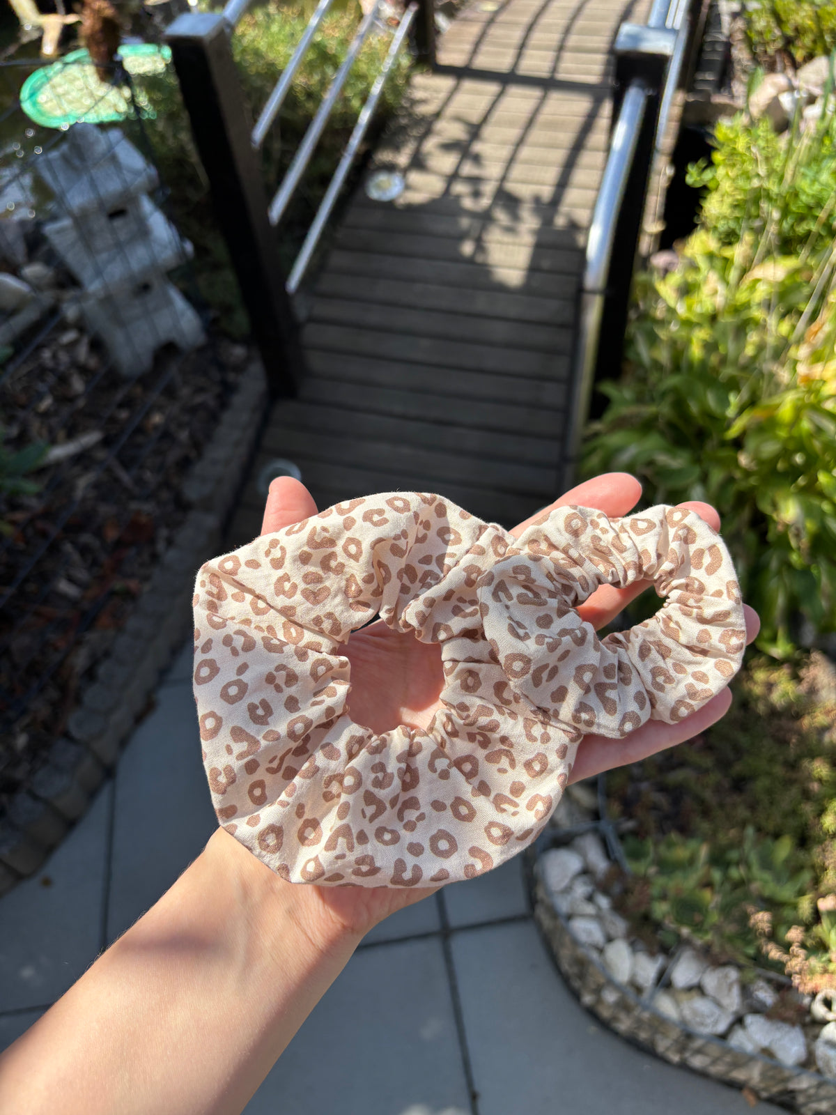 Handmade Scrunchie „Leo-Muster“