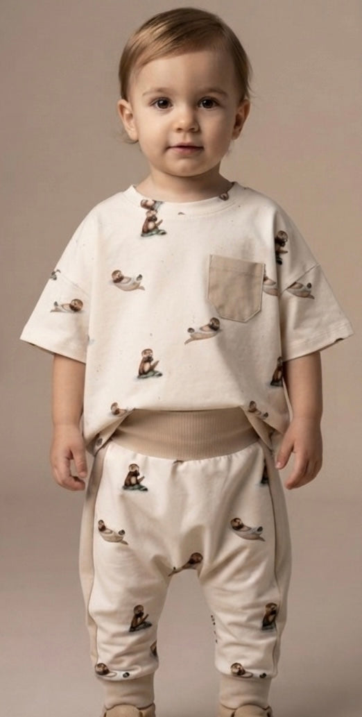 Handmade Oversized T-Shirt „Otter“