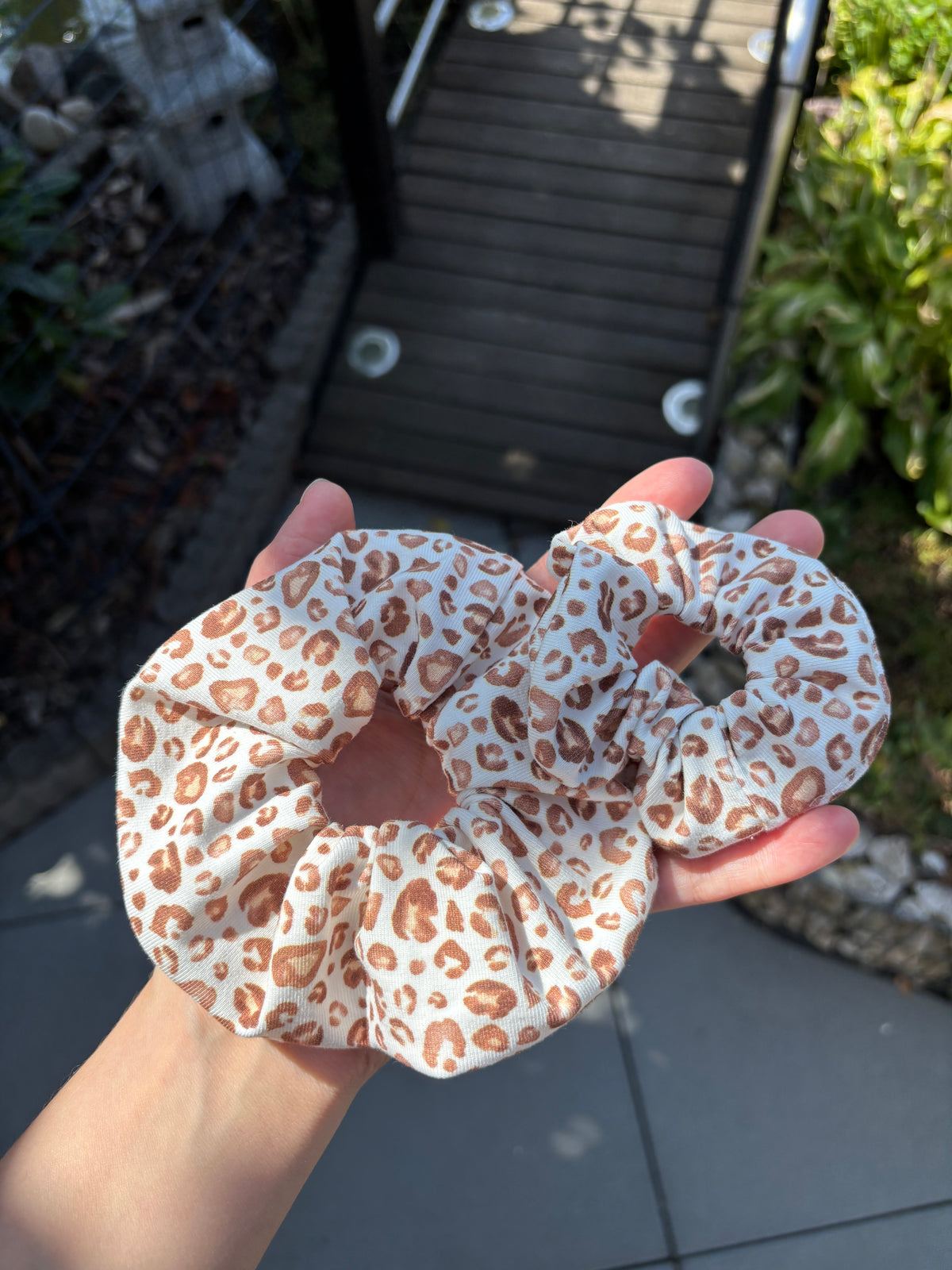 Handmade Scrunchie „Leo dunkel“