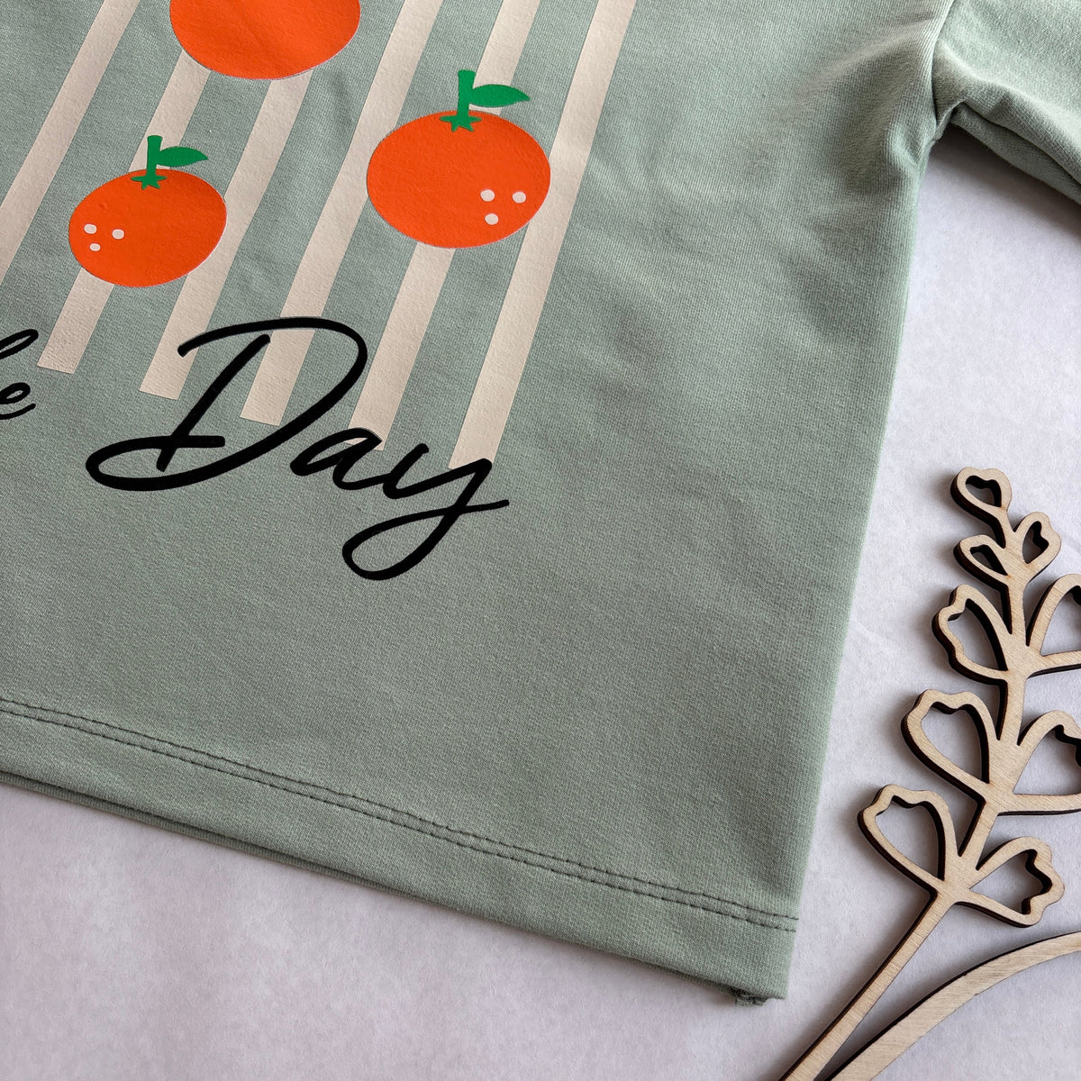 Handmade Oversized T-Shirt „Squeeze the Day"