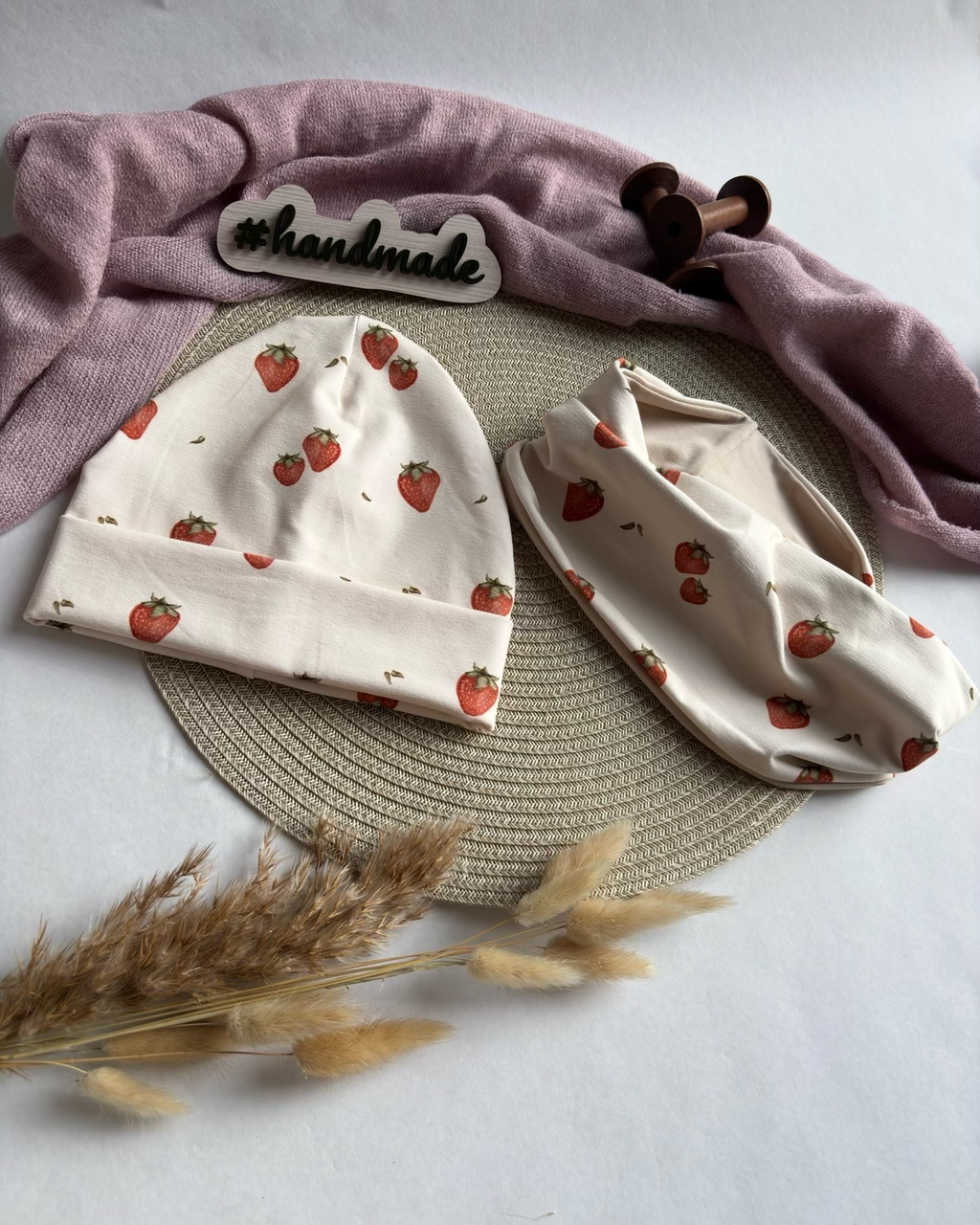 Handmade Mütze & Loop „Erdbeeren“