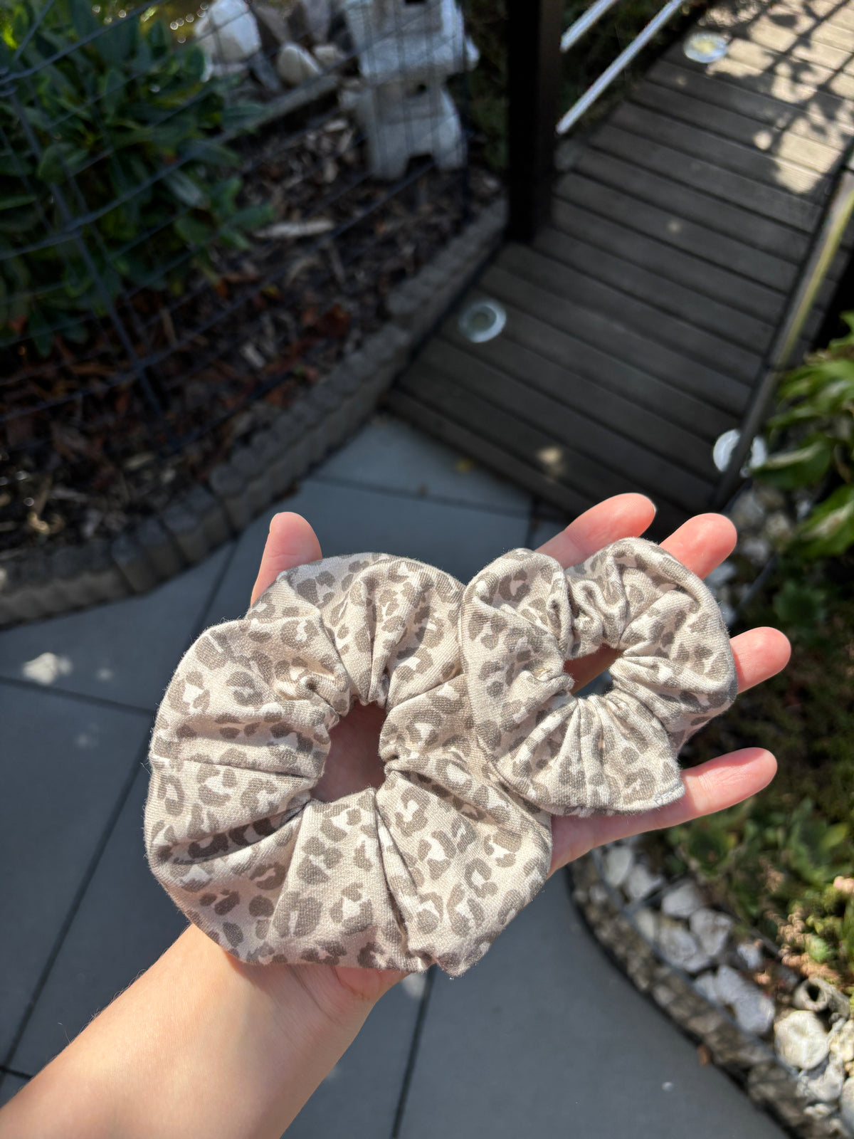 Handmade Scrunchie „Leo Greige“