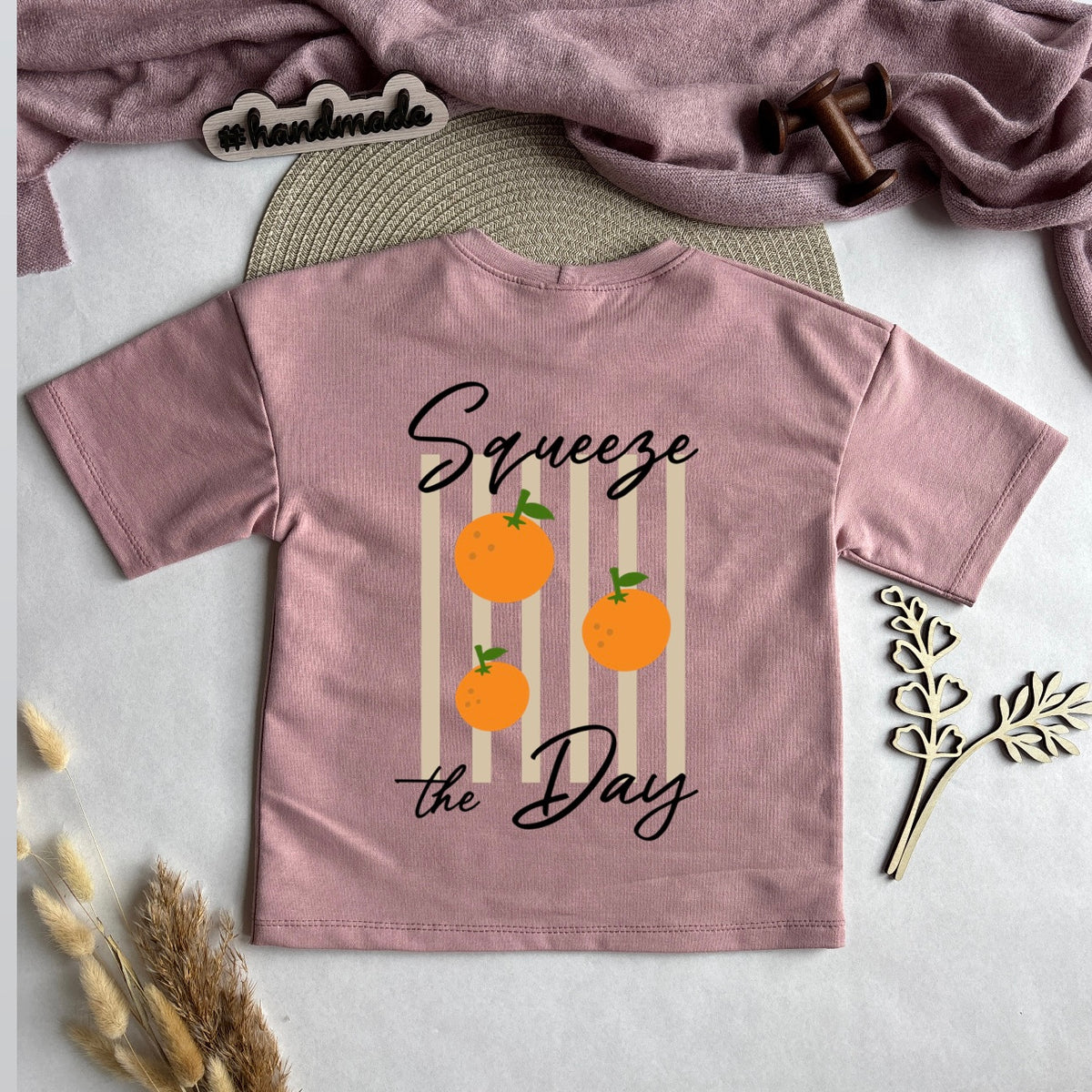 Handmade Oversized T-Shirt „Squeeze the Day"