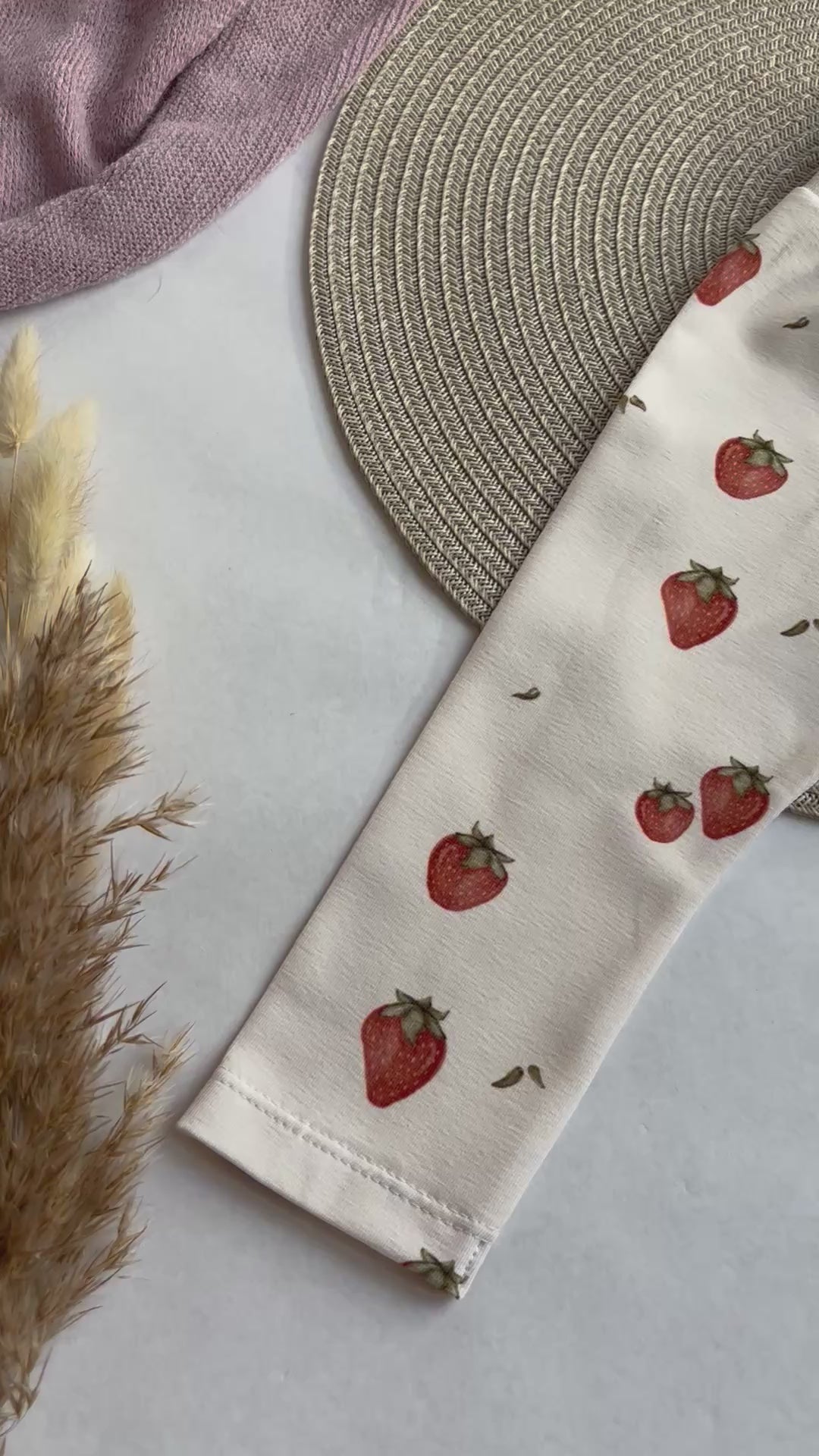 Handmade Leggings „Erdbeeren“