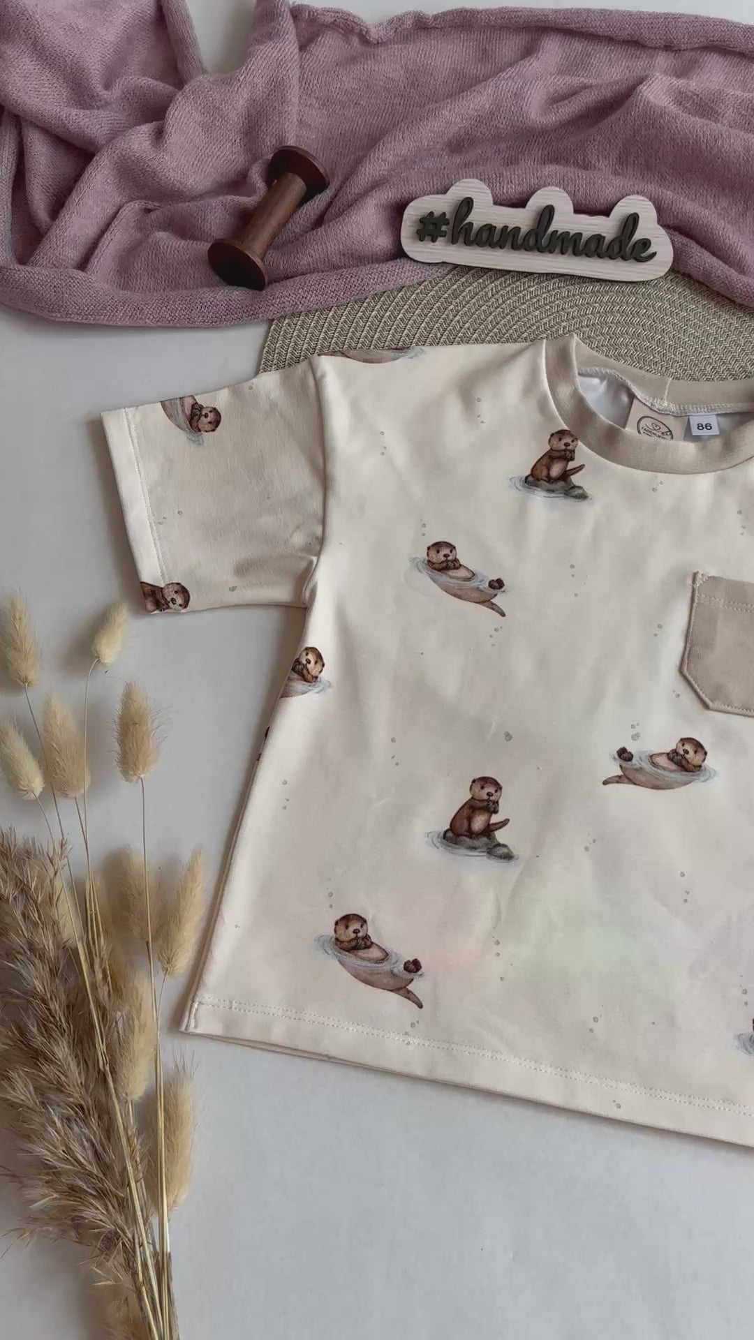 Handmade Oversized T-Shirt „Otter“