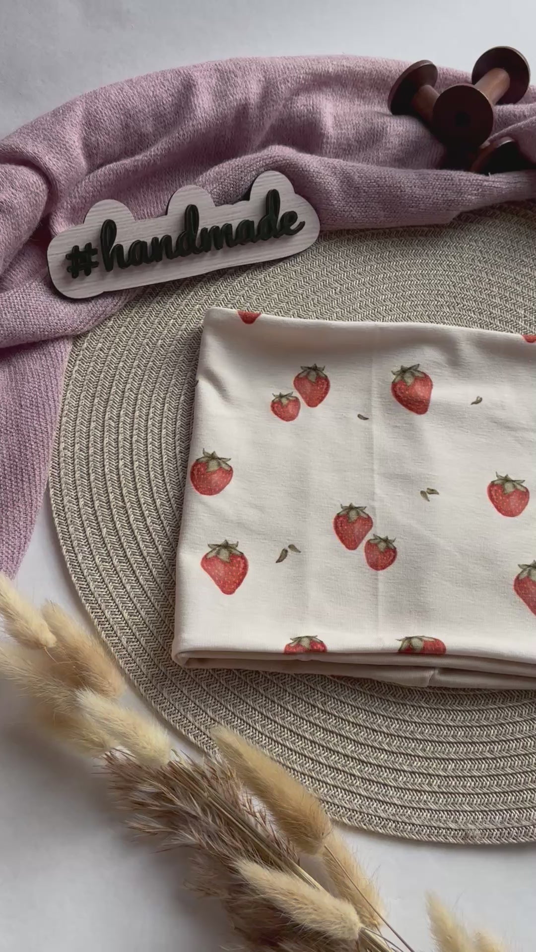 Handmade Mütze & Loop „Erdbeeren“